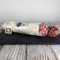 <h5>PGI Finocchiona is one of the most famous Tuscan cured meats. It is produced with pork of excellent quality, minced and kneaded, to which wild fennel seeds are added, which give it the characteristic fresh and at the same time intense aroma. This version of PGI Finocchiona has a net weight of about 500 g and is packaged whole in natural casing.</h5>