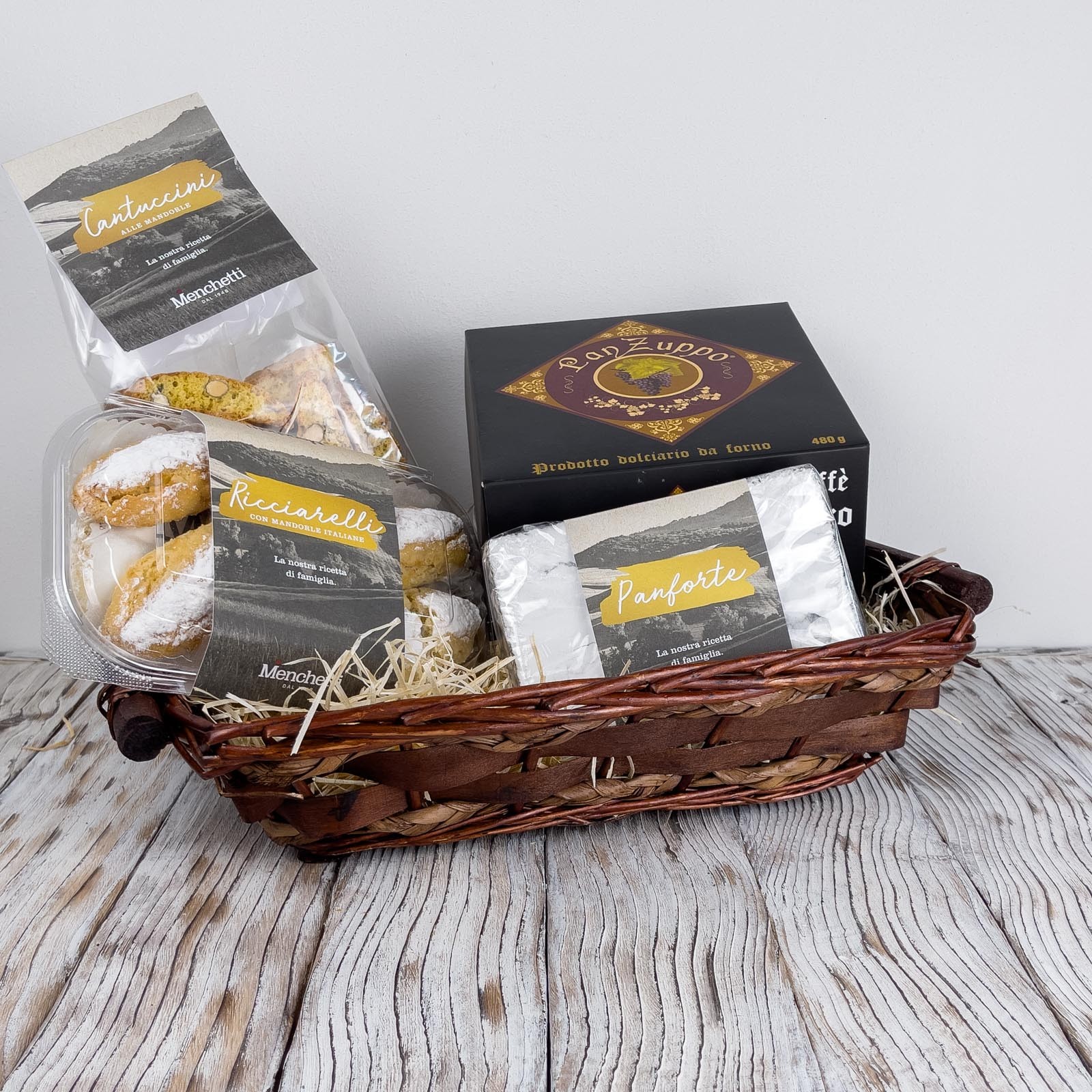 Gift Hamper consisting of a selection of 4 products for a total of about 1.5 kg. We will pack the basket and ship it wherever you want, there is also the possibility of adding a personalized card with a message.
For more information or product changes contact us in chat.