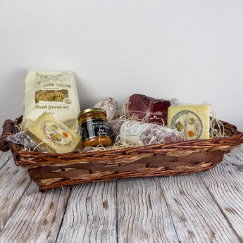 Gift Hamper consisting of a selection of 7 products for a total of about 3.5 kg. We will pack the basket and ship it wherever you want, there is also the possibility of adding a personalized card with a message.
For more information or product changes contact us in chat.