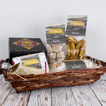 Gift Hamper consisting of a selection of 6 products for a total of about 2 kg. We will pack the basket and ship it wherever you want, there is also the possibility of adding a personalized card with a message.
For more information or product changes contact us in chat.