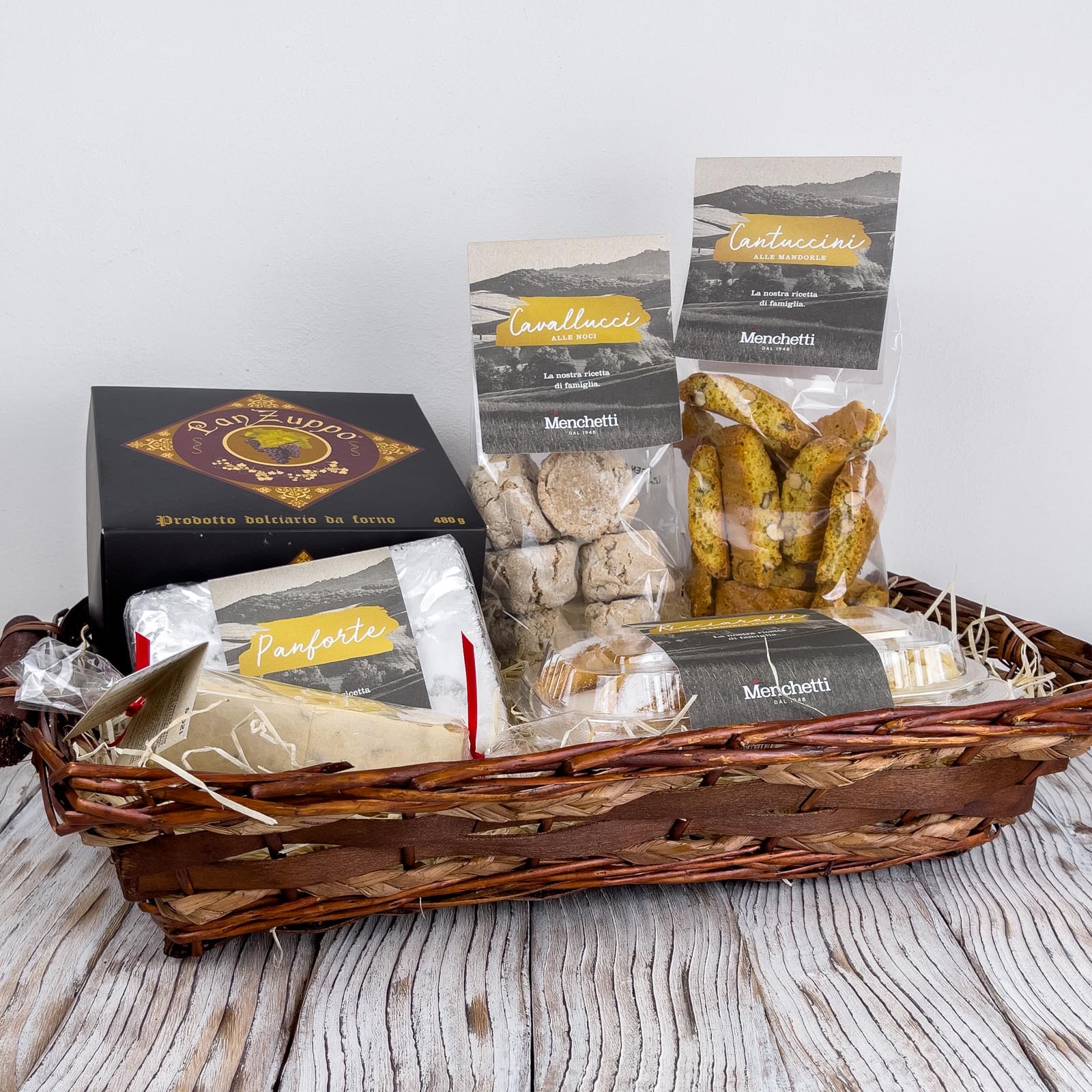 Gift Hamper consisting of a selection of 6 products for a total of about 2 kg. We will pack the basket and ship it wherever you want, there is also the possibility of adding a personalized card with a message.
For more information or product changes contact us in chat.
