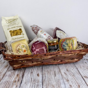 Gift Hamper consisting of a selection of 8 products for a total of about 4.5 kg. We will pack the basket and ship it wherever you want, there is also the possibility of adding a personalized card with a message.
For more information or product changes contact us in chat.