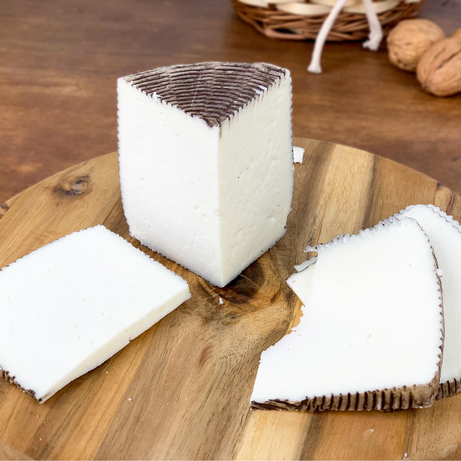 Semi-Aged Tuscan Goat Cheese, produced with goat's milk only, represents one of the best excellences of the Tuscan tradition. With a very strong flavor, combined with the sweetness of a jam or honey, it guarantees a sensory experience of the taste buds absolutely not to be missed.