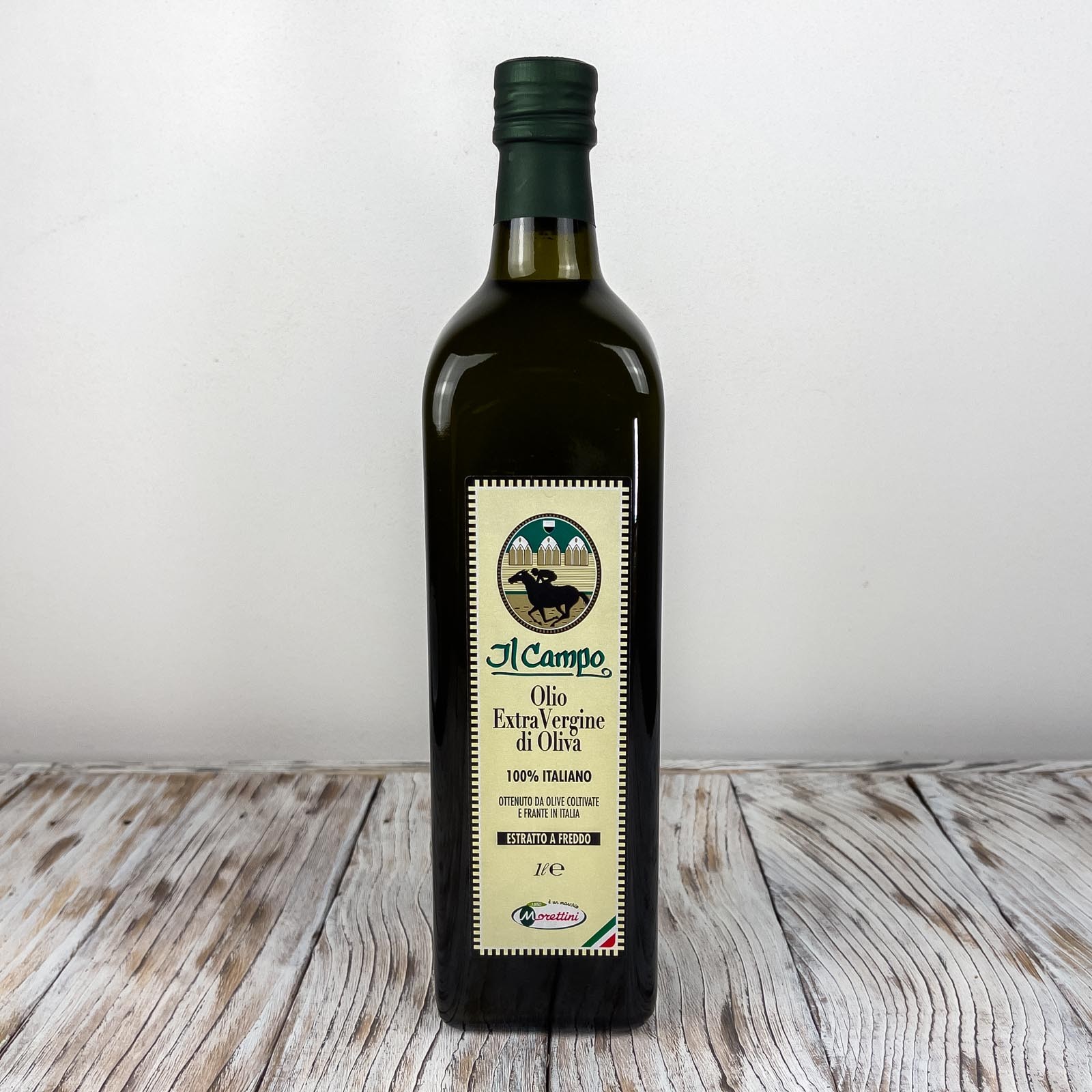 „Il Campo 100% Italiano”, natives Olivenöl extra, hergestellt mit der Methode der Kaltverarbeitung von in Italien geernteten und gepressten Oliven - Produktionsjahr 2021/2022.