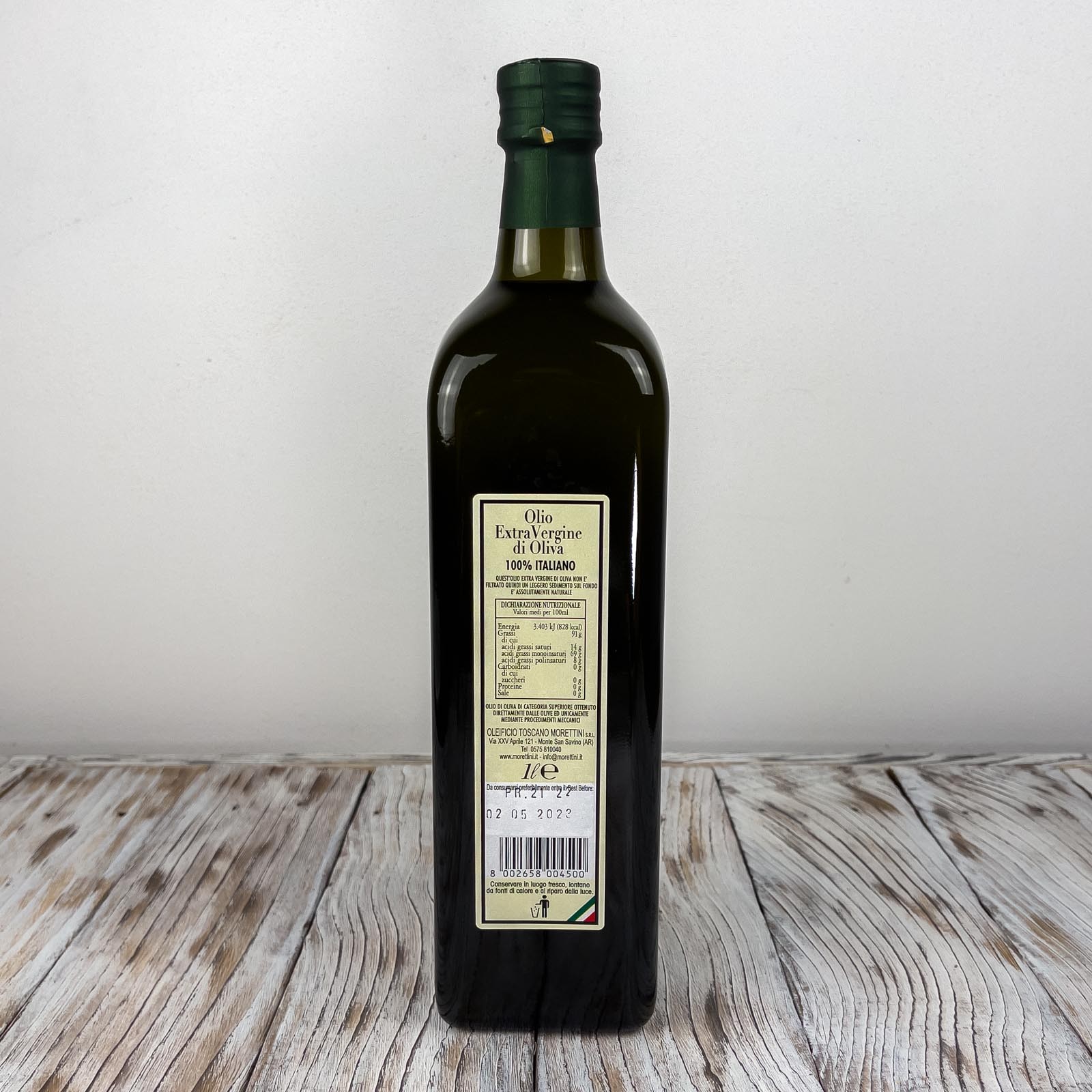 „Il Campo 100% Italiano”, natives Olivenöl extra, hergestellt mit der Methode der Kaltverarbeitung von in Italien geernteten und gepressten Oliven - Produktionsjahr 2021/2022.