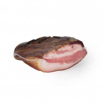 The Tuscan Pork Jowl (Guanciale) is one of the excellences of the Tuscan territory that boasts an ancient tradition and which still today can be enjoyed with pleasure in many recipes of ancient origin and modern combinations. In fact, it is a very versatile salami that lends itself to being enhanced both raw and cooked in sauces and soups. The quality of the product is guaranteed by the use of Tuscan pigs raised in certified farms that offer delicious meat.
