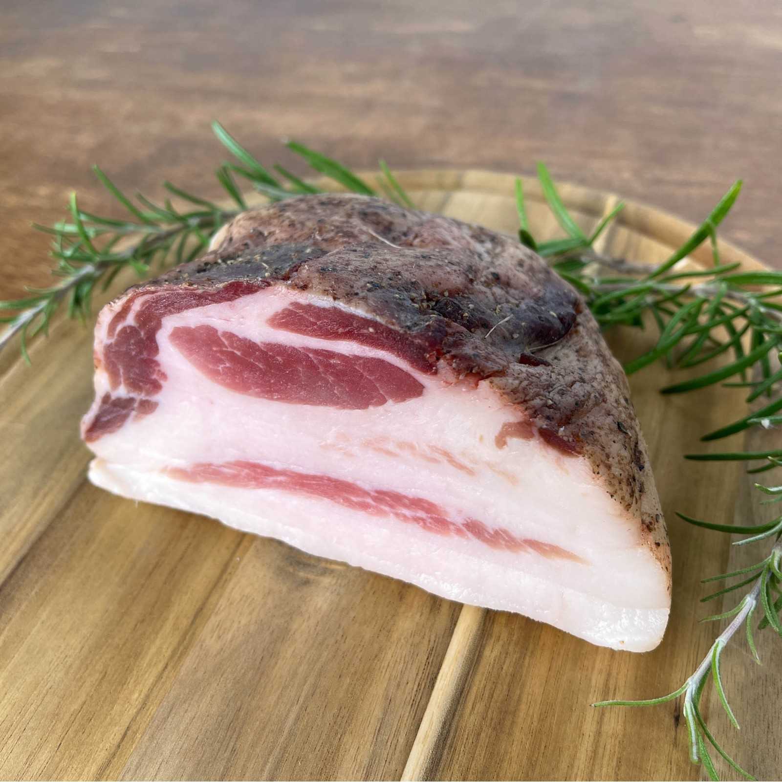 The Tuscan Pork Jowl (Guanciale) is one of the excellences of the Tuscan territory that boasts an ancient tradition and which still today can be enjoyed with pleasure in many recipes of ancient origin and modern combinations. In fact, it is a very versatile salami that lends itself to being enhanced both raw and cooked in sauces and soups. The quality of the product is guaranteed by the use of Tuscan pigs raised in certified farms that offer delicious meat. it is used in various recipes and sauces: pasta alla carbonara, gricia and amatriciana are the most famous.