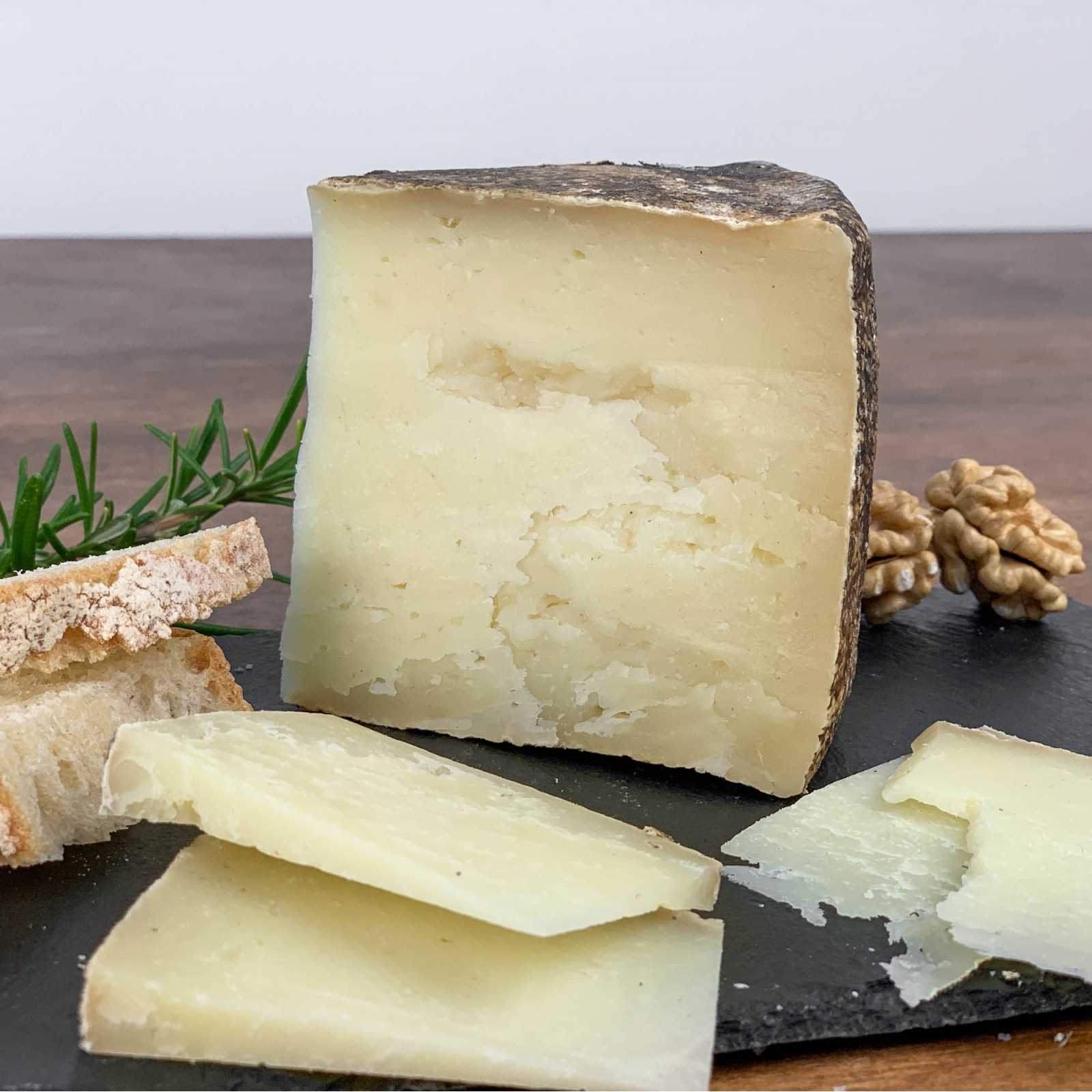 Aged Tuscan Pecorino Cheese PDO is a traditional cheese, characterized by a hard paste obtained from pasteurized sheep's milk, with the addition of rennet and salt. Aged Tuscan Pecorino Cheese PDO has a minimum maturation of 120 days and is suitable for enriching traditional Italian dishes.