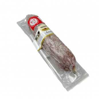 Il salame toscano di Cinta Senese DOP, prodotto con le carni di suino della razza di maggior pregio.