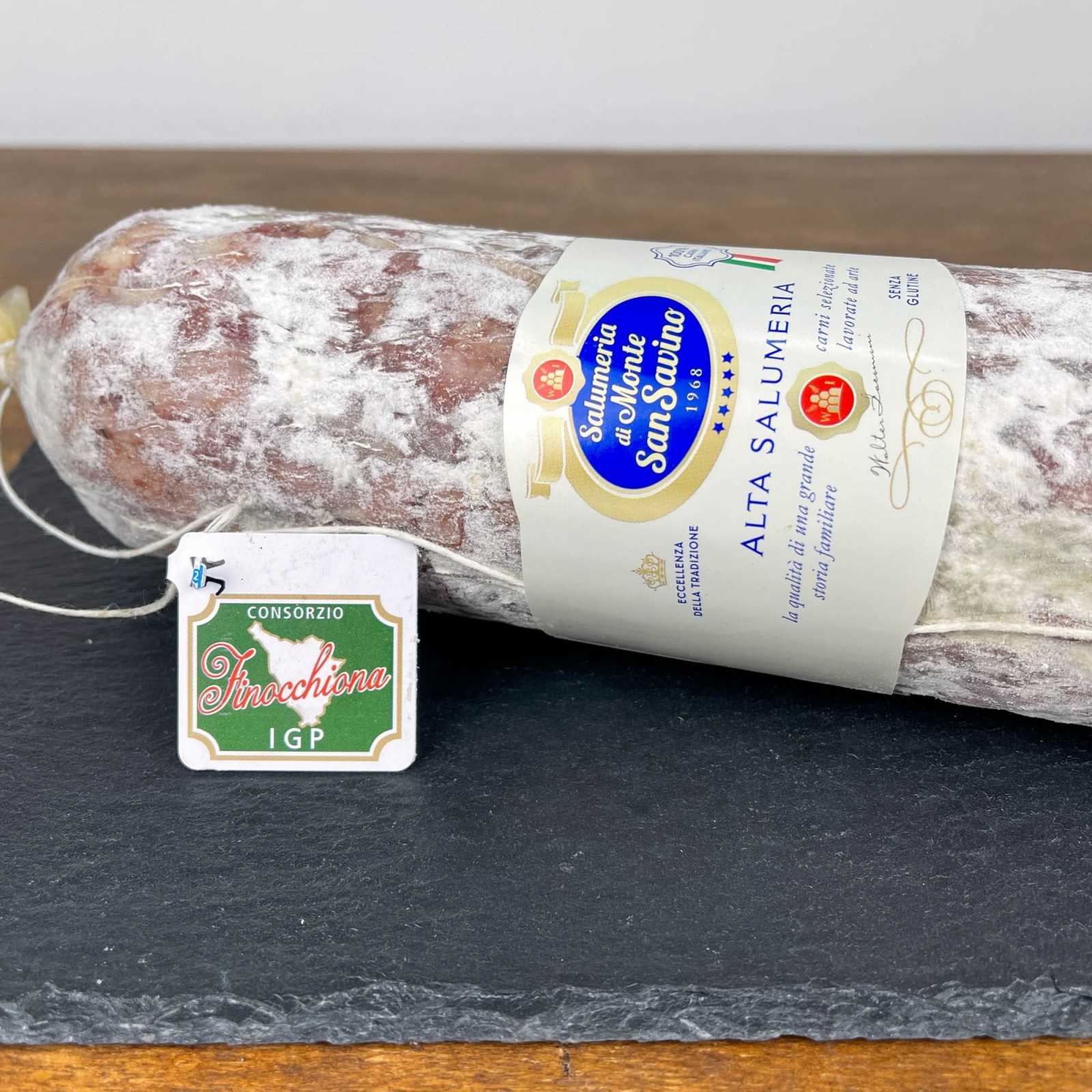 PGI Finocchiona is one of the most famous Tuscan cured meats. It is produced with pork of excellent quality, minced and kneaded, to which wild fennel seeds are added, which give it the characteristic fresh and at the same time intense aroma. These two versions of PGI Finocchiona have a net weight of about 1 kg or 3 kg, are packaged in natural casing and are characterized by a large slice of about 8/12 centimeters in diameter.