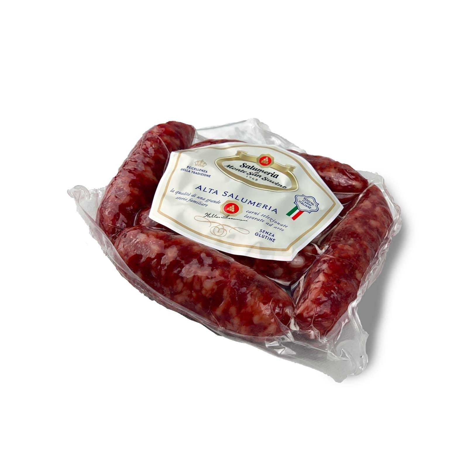 Within the vast amount of cured meats that characterize the ancient tuscan tradition, a place of honor certainly goes to Cured Pork Sausage. Always present both for a rich aperitif and for a quick sandwich, it is a dish appreciated at all ages for its pleasant flavor and spicy aromas typical of Tuscan cured meats. But not only Tuscany, because it is a highly appreciated cured meat also used in the rest of Italy and which boasts an excellent export.