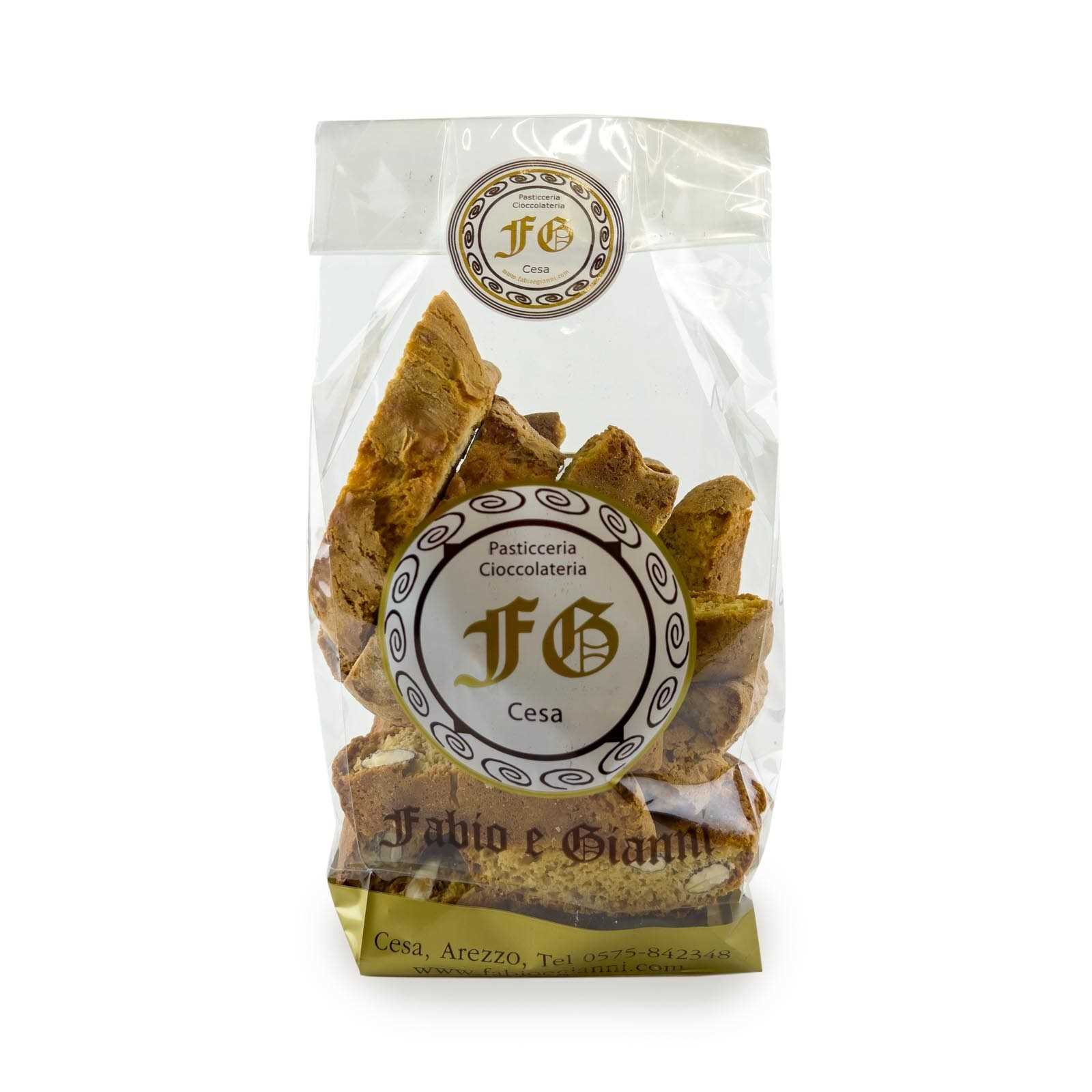  I cantucci alle mandorle sono dei dolcetti secchi tipici toscani, croccanti e golosi, perfetti da inzuppare nel vin santo