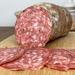 <h5>PGI Finocchiona is one of the most famous Tuscan cured meats. It is produced with pork of excellent quality, minced and kneaded, to which wild fennel seeds are added, which give it the characteristic fresh and at the same time intense aroma. This version of PGI Finocchiona has a net weight of about 1,5 kg, is vacuum packed and is characterized by a large slice of about 10 centimeters in diameter.</h5>