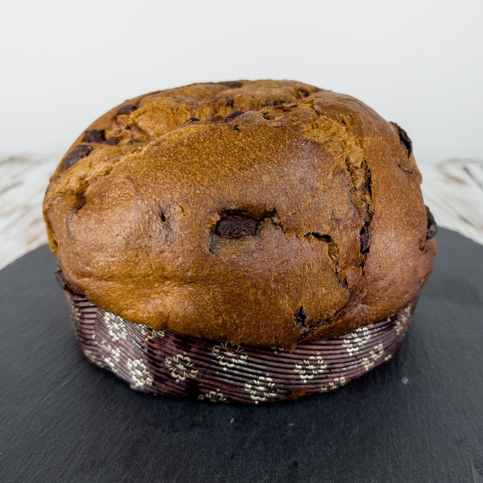Rum “Panzuppo” is a Tuscan confectionery product. This dessert is made with a dough similar to that of panettone but with a rum distillate inside, which together with dark chocolate distinguishes it for its aroma and softness. Similarly to the classic “Panzuppo”, an essential feature of this product is the long leavening.
