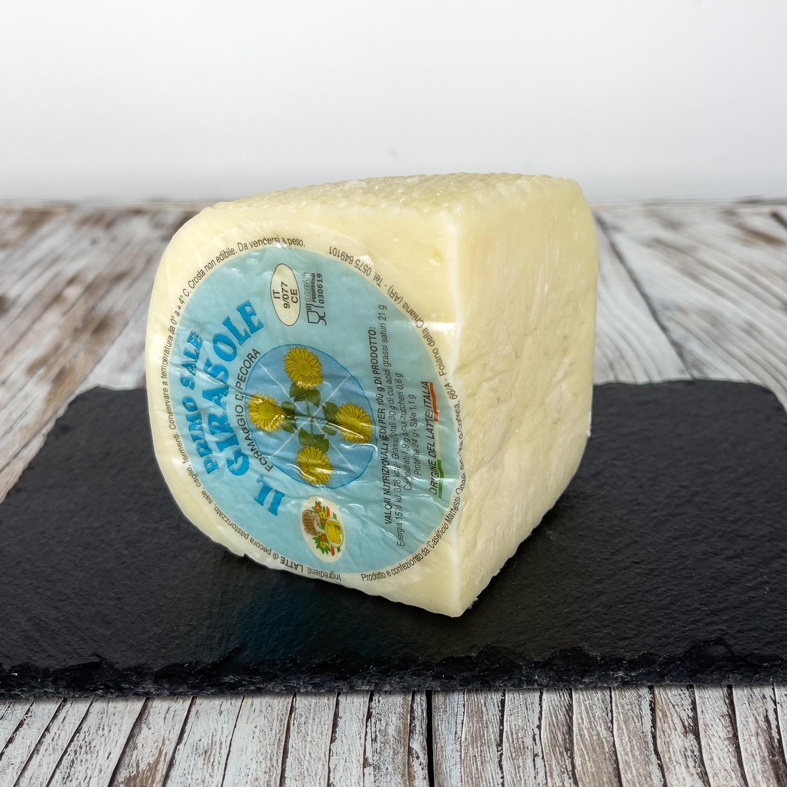 “Primo Sale” Slightly Aged Pecorino Cheese is a typical Tuscan soft cheese, obtained from first choice whole sheep's milk, subjected to a short maturing process and vacuum packed. It is characterized by a sweet and light flavor, as well as a very fresh and delicate scent.