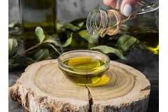 Olio Toscano. extravergine di oliva prodotto in Toscana