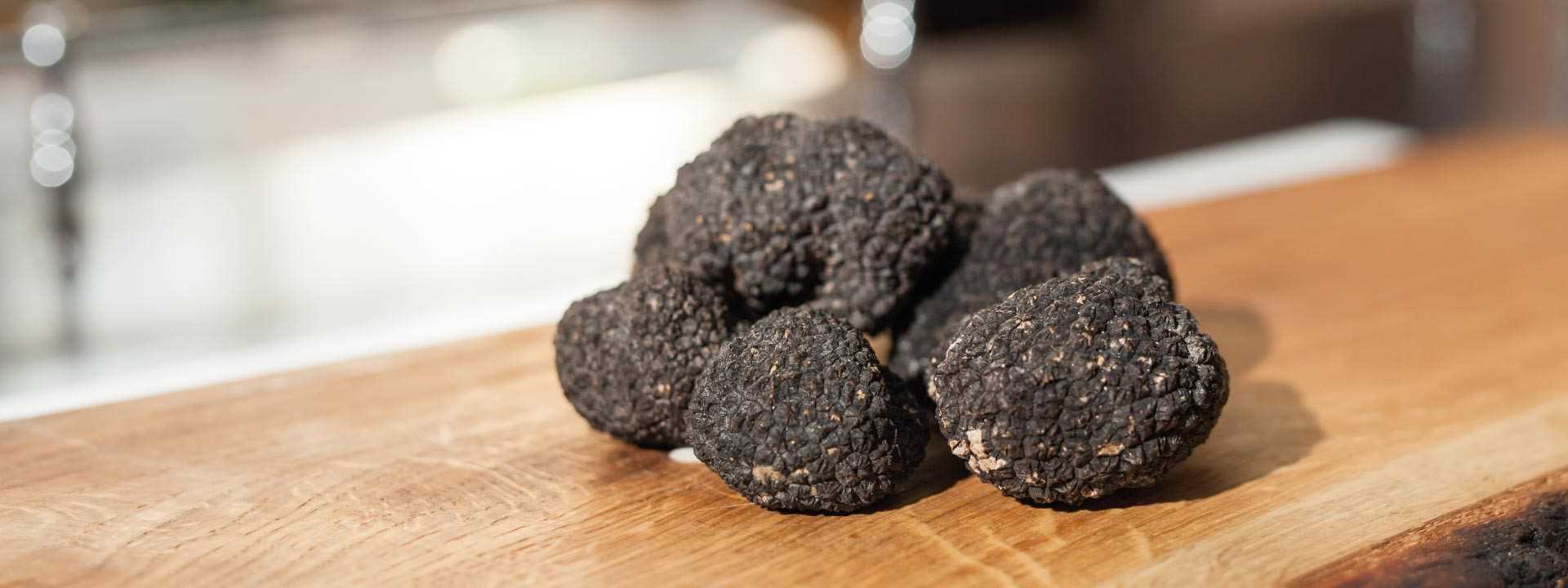 <h2>Tartufi  </h2>
<p>Carpacci e salse di Tartufo  </p>